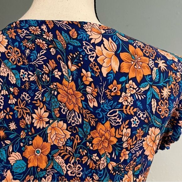 Fake wrap floral mini dress with short sleeves - Picture 8 of 11